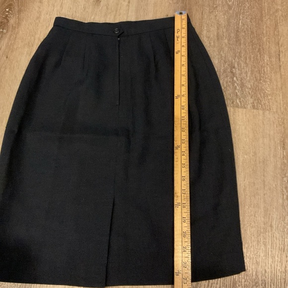 Pencil Skirt - Zip Up Back Navy Blue - 100% Polyester - Ladies Size 4P - Picture 7 of 8